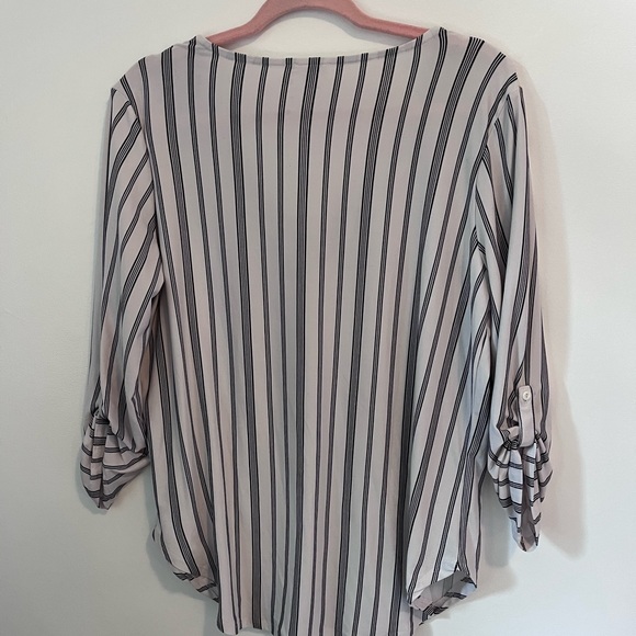 White and black blouse3 for 30$ - Picture 4 of 4